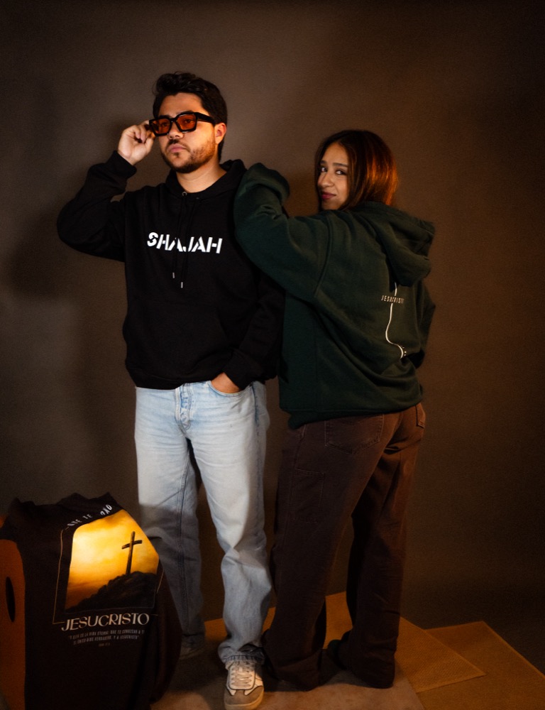 Hoodies SHAJAH negro y verde, vista de espalda